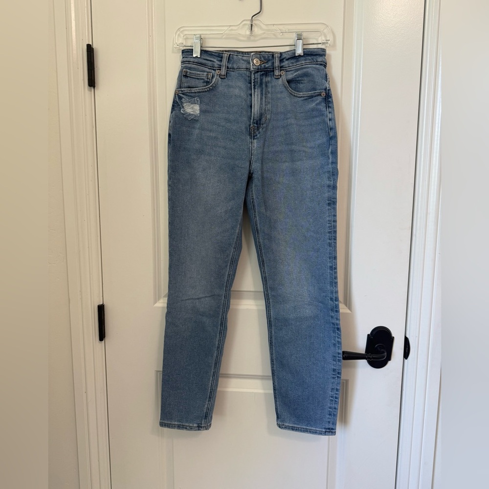 American Eagle- Mom Jeans- Size 0 short.
Great condition